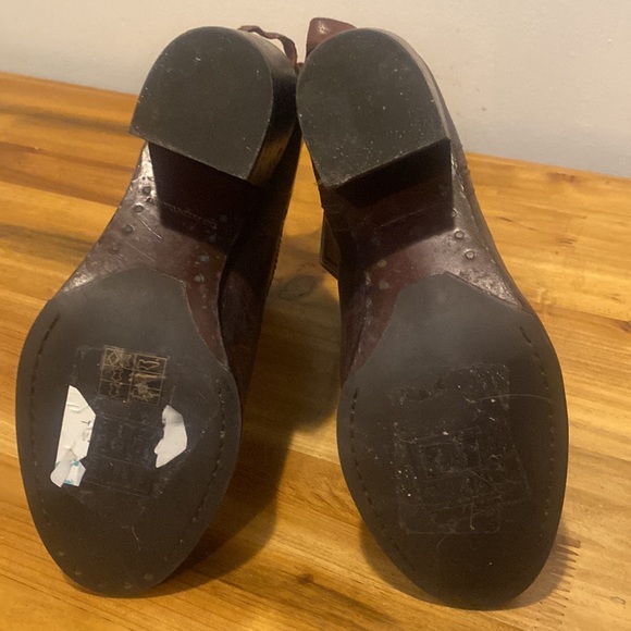 NWT Frye Lucinda Short Reddish Dark Brown Size 6 - Picture 10 of 13